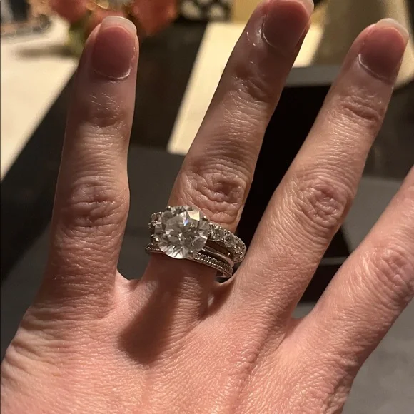 Elegant Diamond Band, size 6 - Picture 3 of 3